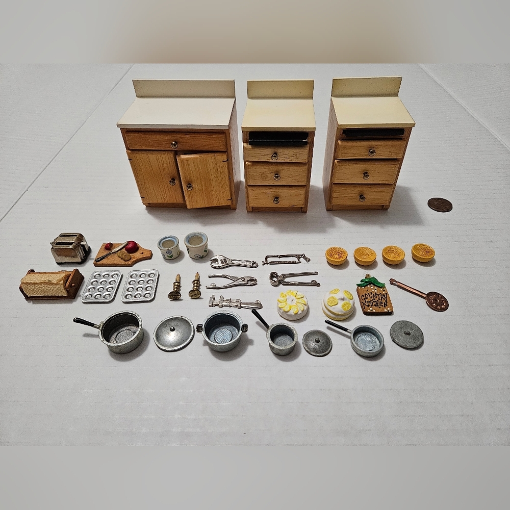Dollhouse Kitchen Furniture with Lots of Extras 1:12 Scale